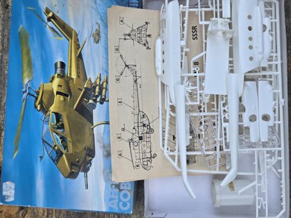 Kovozavody Prostejow Mi-8/17, skala 1:72 w pudełku zastępczym