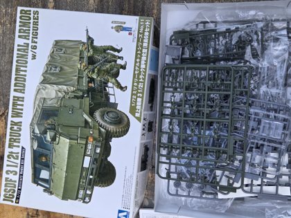 Oferta laczona: Sprzęt i figurki JGSDF  skala 1:72 + JGSDF 3 1/2t Truck with Additional Armor w/6 Figures, No.11, 1/72