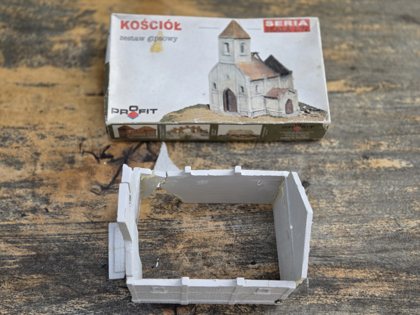 Profit "Kościół" - zestaw gipsowy, skala 1/72