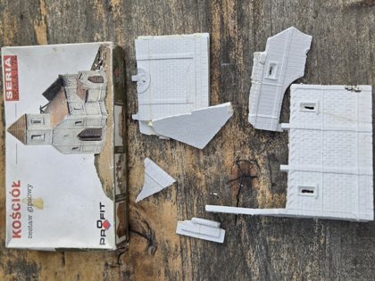 Profit "Kościół" - zestaw gipsowy, skala 1/72