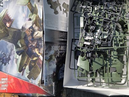 Bandai HG 1/72 V-33 Stork Carrier (Gundam)