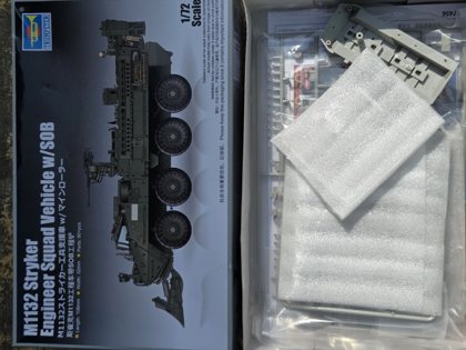 Trumpeter M1132 Stryker Engineer Squad Vehicle w/SOB, 1:72