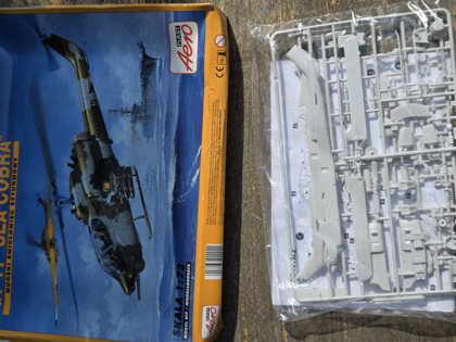 Plast Aero AH-1T Sea Cobra - morski śmigłowiec szturmowy, 1:72