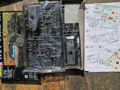 Revell TPz Fuchs (wersja KFOR/UN) 1:72, 2 modele