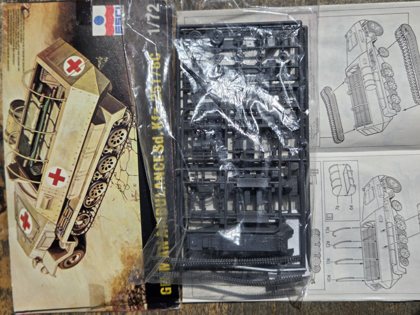 ESCI German Ambulance Sd.Kfz.251/8C, 1:72