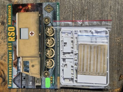 ACE Raupenschlepper Ost RSO Ambulance, 1:72