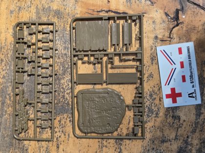 Wietnam - zestaw; UH-1 MisterCraft, figurki ESCI, budynki HDF + lądowisko, Italeri Battlefield Buildings, No. 6130 (zestaw akcesoriów) i co jeszcze znajdę to dodam.